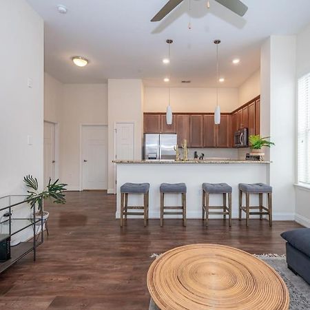 Laid Back 1Br W Comfy Living Room And Bar Charlotte Bagian luar foto