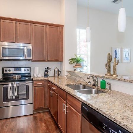 Laid Back 1Br W Comfy Living Room And Bar Charlotte Bagian luar foto