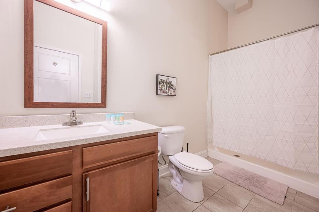 Laid Back 1Br W Comfy Living Room And Bar Charlotte Bagian luar foto