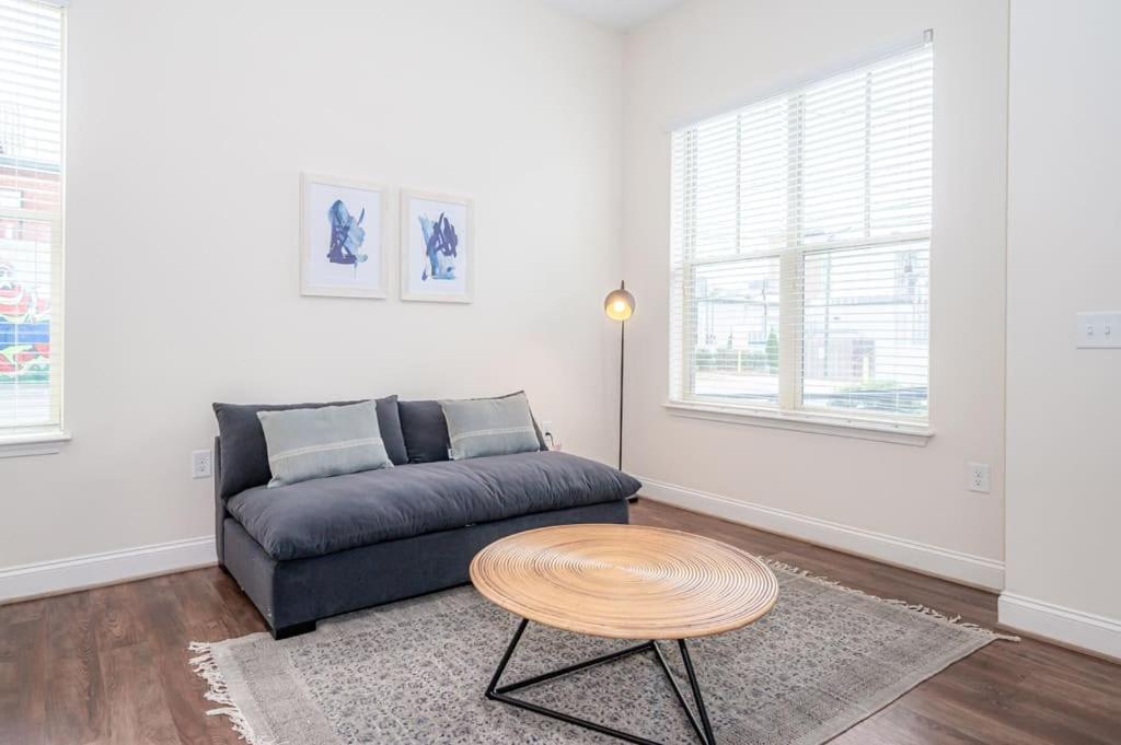 Laid Back 1Br W Comfy Living Room And Bar Charlotte Bagian luar foto